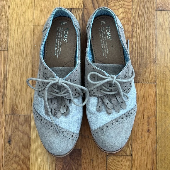 Toms Oxfords Size 9 - Picture 1 of 4
